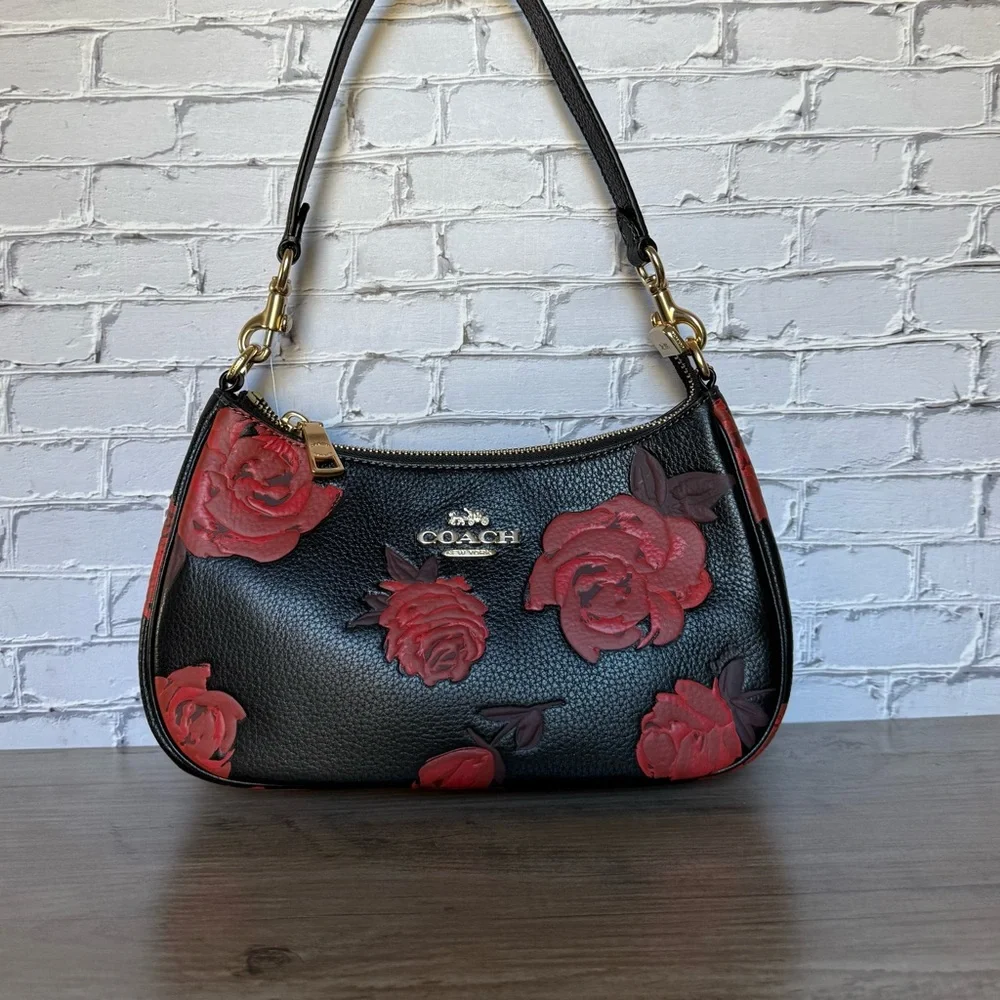 Coach Black and red Teri Shoulder and Crossbody Bag CCE28 NWT